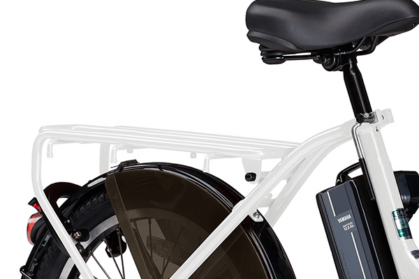 許容積載容量が27kgのリヤキャリアを装備。お買い物や荷物が多いときに便利です。リヤチャイルドシートの取り付けも可能！