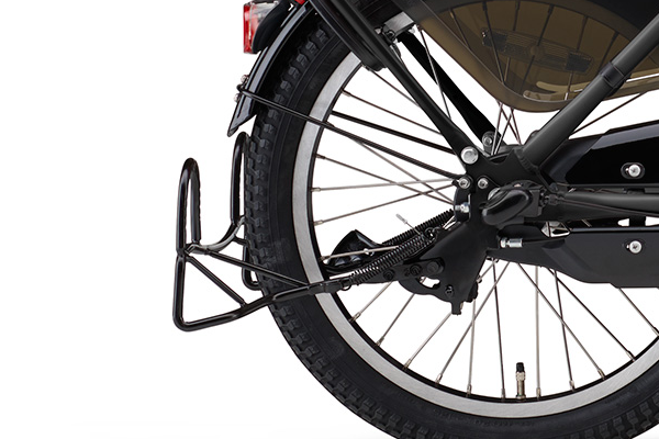 てこの原理でらくにスタンドがかけられます。