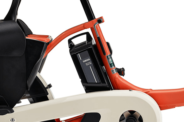 約4時間の充電時間で、オートエコモード75km、スマートパワーモード58km、強モード51km走行可能。