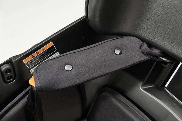 刺激と摩擦を防ぐやわらか素材のクッション付でお子さまも快適。