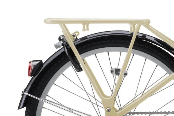 太陽光で充電し、夜になると自動点滅するテールランプです。またリング錠も駐車場でもかけやすい後部に装着されており便利。
