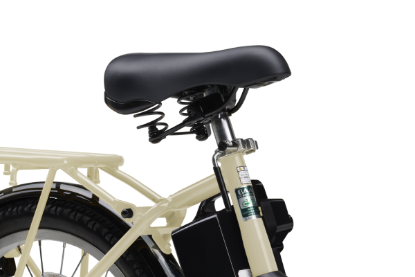 長時間乗っても疲れにくいふっかふかサドル。