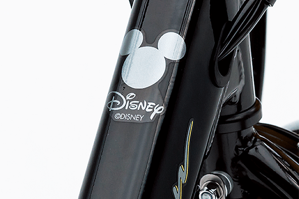 ミッキーマウスのシルエットが入っています