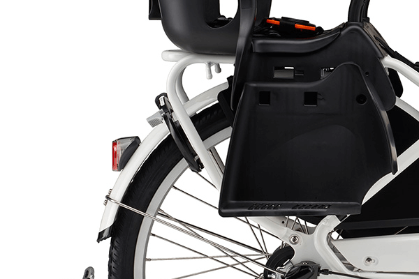 鍵穴が上向きのサークル錠だから混雑した駐輪場でも車体の後ろからカンタン施錠できるロック機構