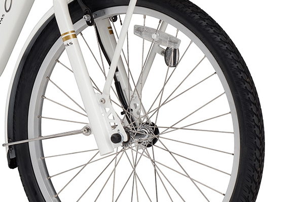 幅広で安心の走行安定性を実現します。