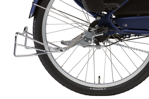 てこの原理を応用したスタンドなので、ラクにかけられます。幅広なので安定性もばっちり。