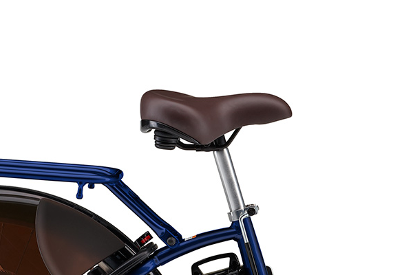 ガードが付いているのでスタンドがけの時に手を添えやすくなっています。乗り心地もソフトで快適な走行が可能。