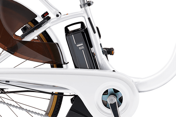 約3.5時間の充電時間で、オートエコモードプラス76km、標準モード56km、強モード48km走行可能。