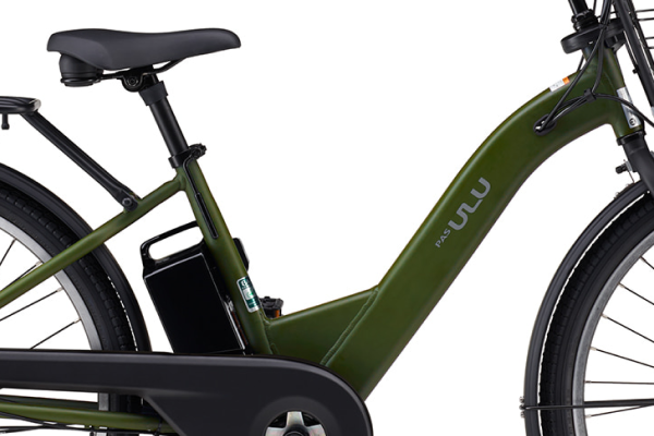 低重心でタフな印象を与える力強い新型骨太フレームを採用。バスケットやリヤキャリアなどの重量物を車体中心に寄せることで、操縦性を安定させました。