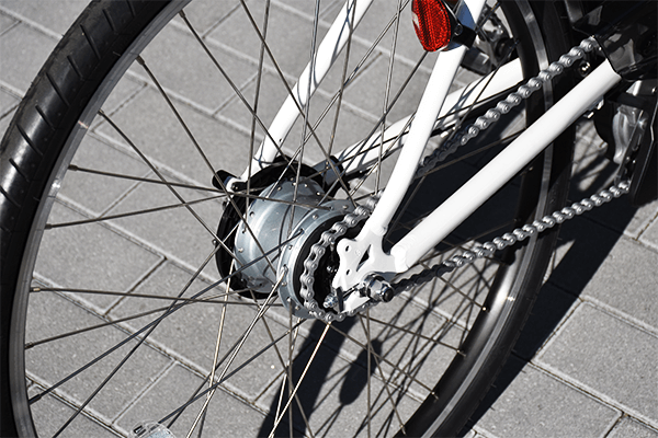 チェーントラブルの少ない内装式変速機。最適なチカラでアシストする独自のアシスト制御技術S.P.E.C.8を搭載。