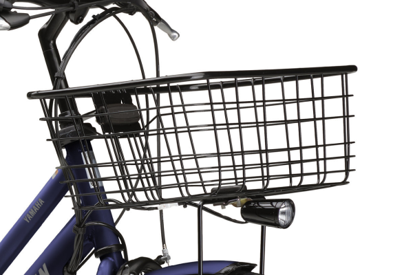 底面の幅が広く、スクールバックが横に入る形状。部活やショッピングなど荷物が多い日も安心。寸法：幅465×奥行310×深さ172mm