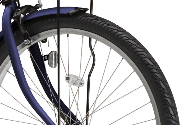 個性と乗り心地を両立した太めのタイヤを採用。安定感のある乗り心地で長距離移動も快適。