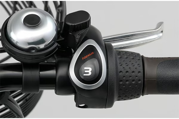 快適な走りをサポートする3段変速。平らな道、ちょっとした坂やキツイ坂など、道の状態に合わせて最適なギアを選べます。