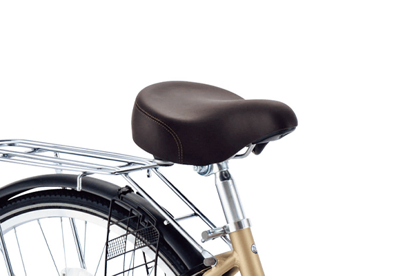 長時間乗っても疲れにくいクッション性に優れたサドルを採用。