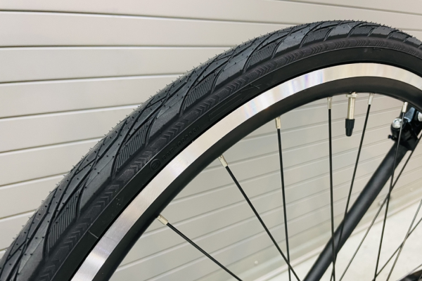 軽快に走れ、街中の段差にも特別気を使わないちょうどよいタイヤサイズ。