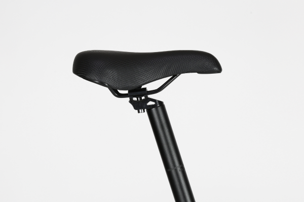 クッション性のあるスポーツサドル。