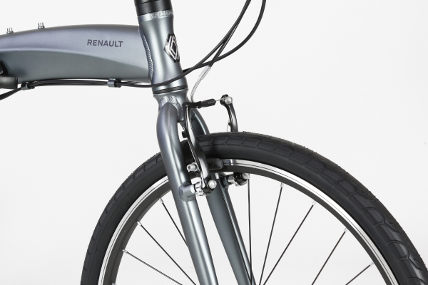 軽い力でも制動力が高いVブレーキを採用。