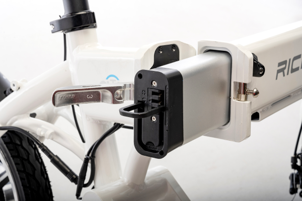 フレーム内にバッテリーが入っているので見た目もスッキリ。