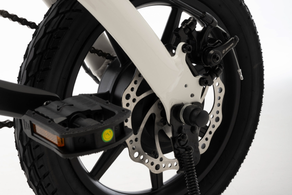 しっかり止まれるディスクブレーキ。