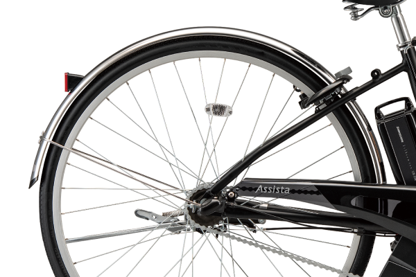 サビに強いステンレス素材の泥除けを装備。