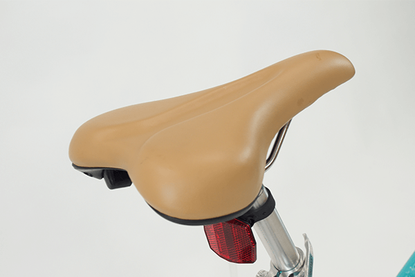 長時間ペダリングをしても疲れを感じることなくお尻に優しく快適に走行することが可能。
