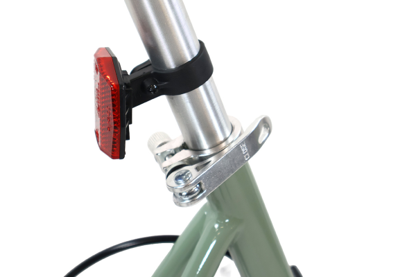 あまり力を入れなくてもサドルの調節が可能なクイックリリースタイプ。