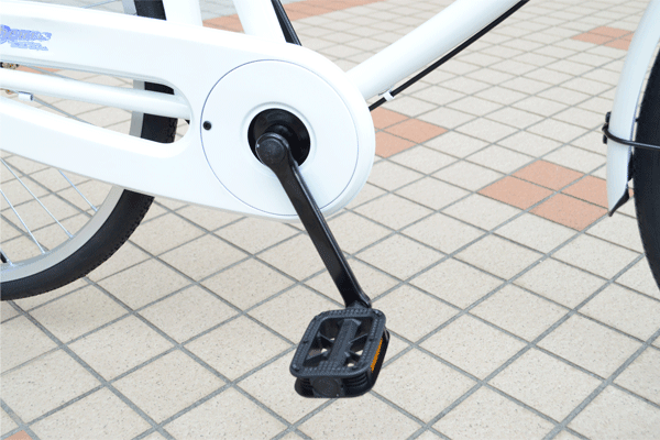 シンプルな車体カラーにブラックのクランクがシンプルさをより一層引き立たせます。