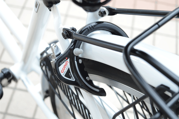 大切な自転車を守る為に、簡単ロック・解除が可能なカギ（リング錠）を装着。