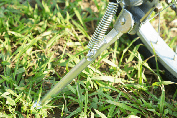 停車時に必須になるスタンドも搭載！