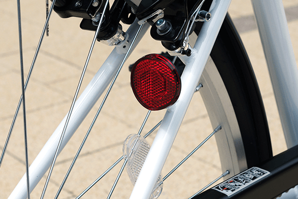 夜間の走行時に必須！反射板が標準装備。※画像は2018モデルです