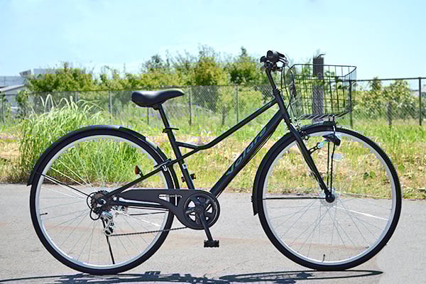 つや消しブラックがおしゃれを演出。どんな服装でもマッチするカラーです。