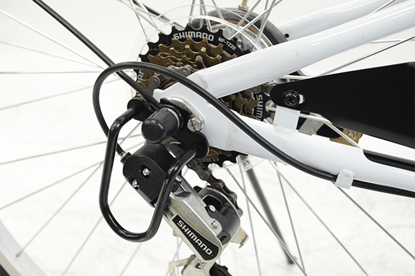どんな道でも、快適に走れる信頼のシマノ製6段変速機を搭載。