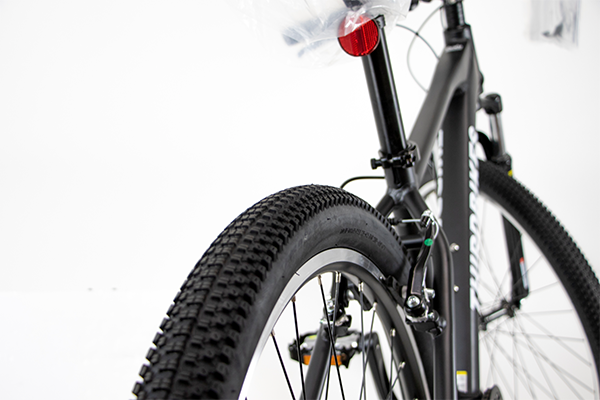 メンテナンス性が高く、効きの強いVブレーキを採用。