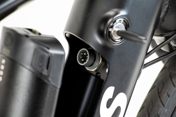 FESMOTOR THIRDBIKES クロスバイク 700C | 自転車通販「cyma -サイマ