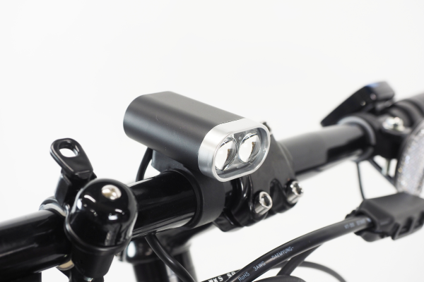 コンパクトでスタイリッシュなデザインのライト