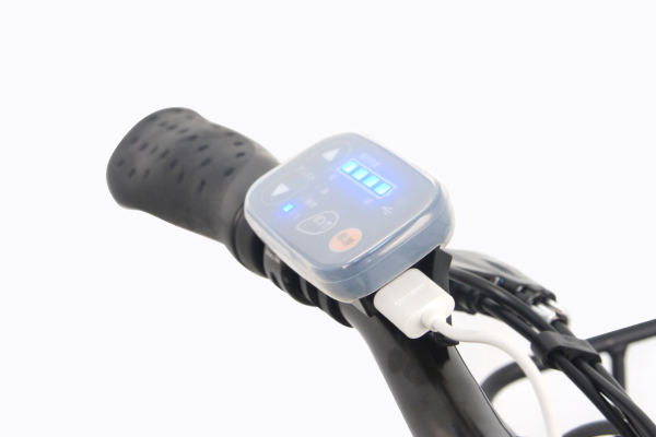 USBポート付きコントロールパネルなので、スマートフォンやその他のデバイスの充電が可能なので、移動時間が充電時間に。