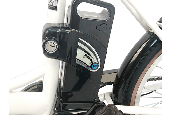 意外と多いバッテリーの盗難対策もバッチリ！フレームとバッテリーの固定には自転車のキーをそのまま使用可能でバッテリーを守ります。