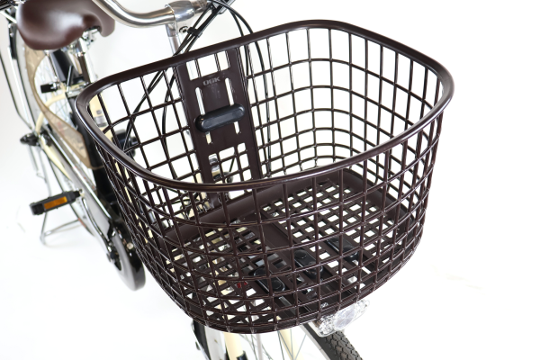 大容量の前かごでお買い物にも便利です。