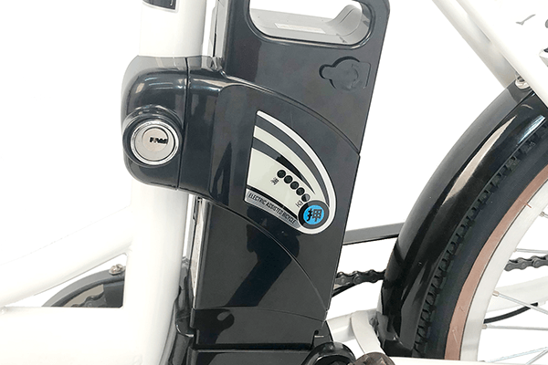 意外と多いバッテリーの盗難対策もバッチリ！フレームとバッテリーの固定には自転車のキーをそのまま使用可能でバッテリーを守ります。（バッテリーの見た目は8Ahのものになります）