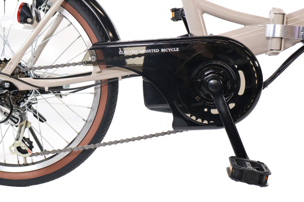 裾の巻き込みを防ぐチェーンケースを標準装備。