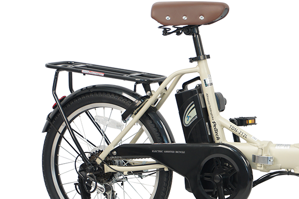 リアキャリア、両立スタンドを新たに搭載。バッテリー容量も6Ahから8Ahにパワーアップ