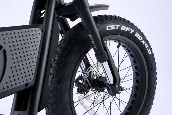 衝撃を軽減し、安定した走行を考え実現した設計。前後の強力なサスペンションで悪路でも衝撃を軽減！