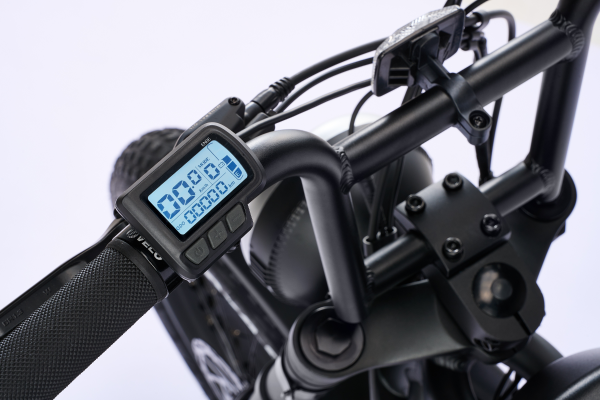 アシストレベルの切替や電源のON／OFFを簡単操作！	走行距離や充電残量も一目でわかる優れもの。