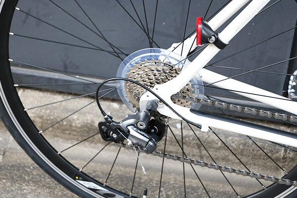 上り坂では軽やかに、平坦な道ならより快適な走行を実現。長距離の走行もラクラクです。