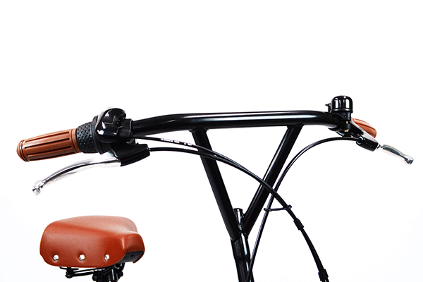 リラックスポジションで快適な走行が可能。ハンドルの幅もゆったりと広めなので安定感もグッド。