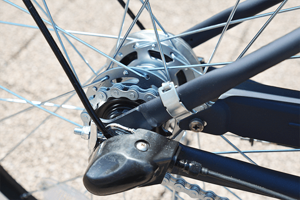 内装式のため、チェーンが外れることがかなり少なく、止まった状態でも変速が可能です。