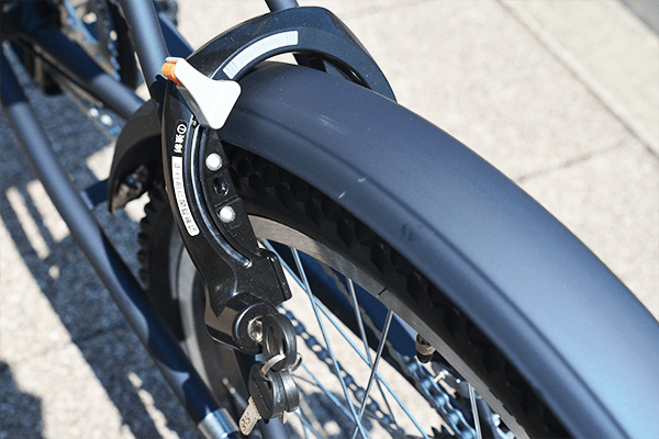 大切な自転車を守る為に、簡単ロック・解除が可能なカギ（リング錠）を装着。