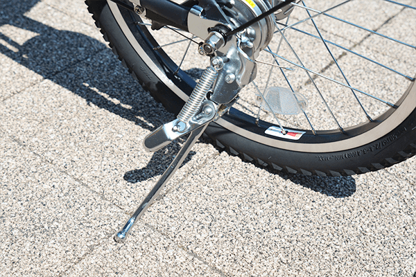 停車時に必須になるスタンドも搭載！