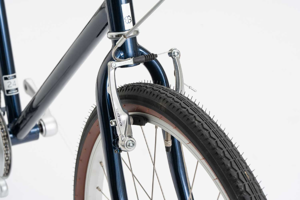 ブレーキ本体にもTektro製Vブレーキを採用。子どもの握力でも確実に止まれます。