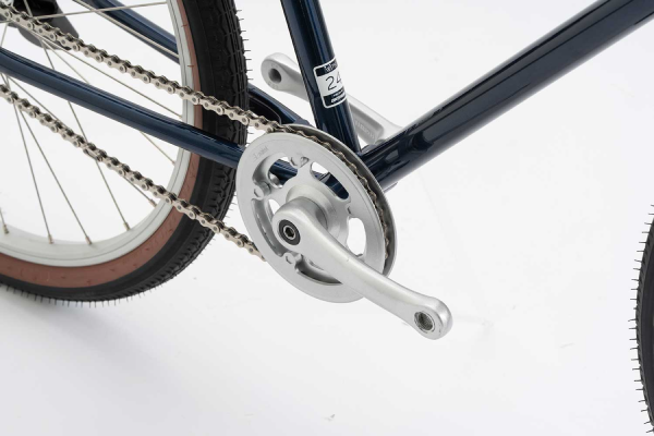 チェーンの外れやズボンの巻き込みを防ぐチェーンガードを装備。